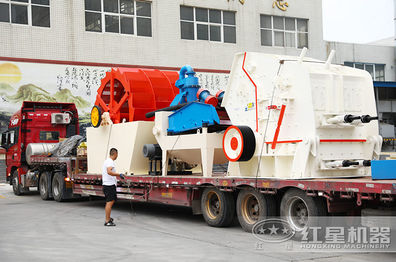 司機師傅打包洗砂機、細沙回收一體機準備發(fā)往安徽現(xiàn)場